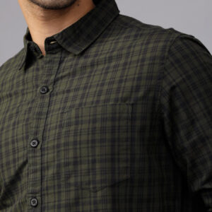 Men Olive Green & Black Slim Fit Checked Casual Shirt